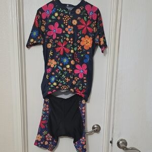 Like New SIze XL NO TEARS CYCLING JERSEY Fits Like Large